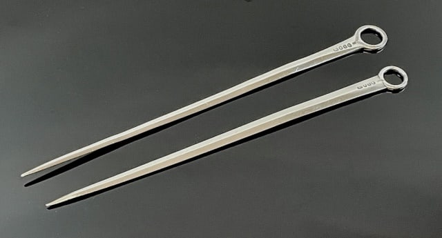 18th C. George III Sterling Silver Skewers (2pc): Two 18th C. English George III Sterling Silver Meat Skewers: (1) Beveled blade with ring handle with London hallmarks and 1786 date letter, (1) Beveled blade with ring handle with London hallmarks, 17