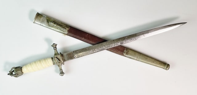WW1 German Imperial Automobile Club Dagger: WW1 Era German Imperial Automobile Club Dagger, E. Pack & Sohn. Dagger with double etched blade with foliate Imperial Eagle and military themes. Cross guard with horn device, Imperial crown pommel and
