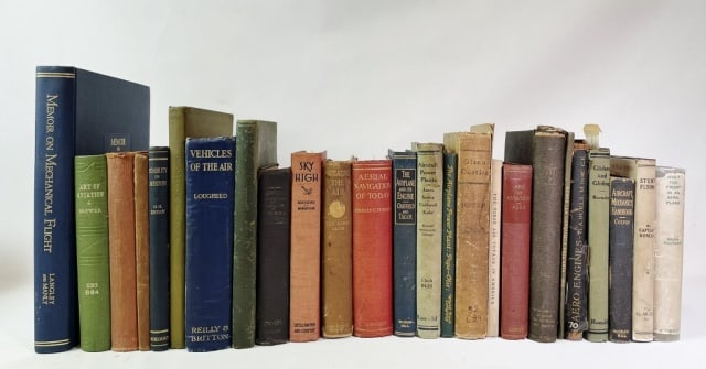 Books, Early Aviation Collection (25pc): Collection of Twenty-five Aviation Books: (1) "The Flying Book: The Aviation World Who's Who and Industrial Directory" 1914 Edition (Richmond Hill, Bournemouth, England: 1914); (1) "The Art of Aviatio