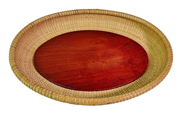 Vintage Nantucket Basket Tray, R. Leone: Vintage Hand Woven Nantucket Basket, Signed "R. Leone". Woven oval tray with oak base, signed "R. Leone" (Rich Leone, Nantucket ,Massachusetts). Basket in excellent condition, measures: 2.5" H x 16.5"