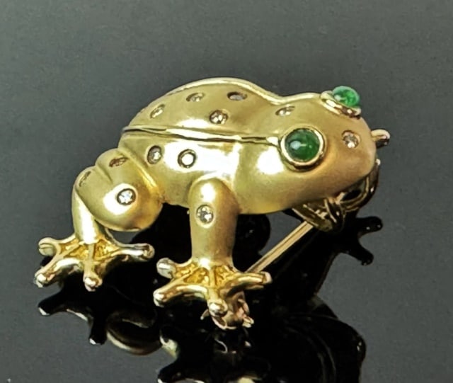 14K Gold Gemstone Frog Form Pin: 14K Gold, Diamond and Emerald Frog Form Pin. Crafted of 14K yellow gold with twenty scattered small round cut diamonds and emerald eyes. Total assembled weight: 6.6 dwts, 10 g.