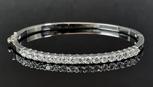 Ladies 14K Gold, Diamond Bangle Bracelet