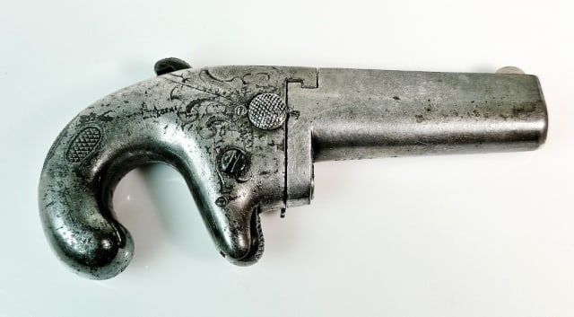 Single Shot Derringer Pistol, Colt No. 1: Single Shot Derringer Pistol, Colt NO 1. Steel construction with center hammer and spur trigger. Surfaces with factory foliate engraving. Good condition with wear, strong action, measures: 4.9" L, .41