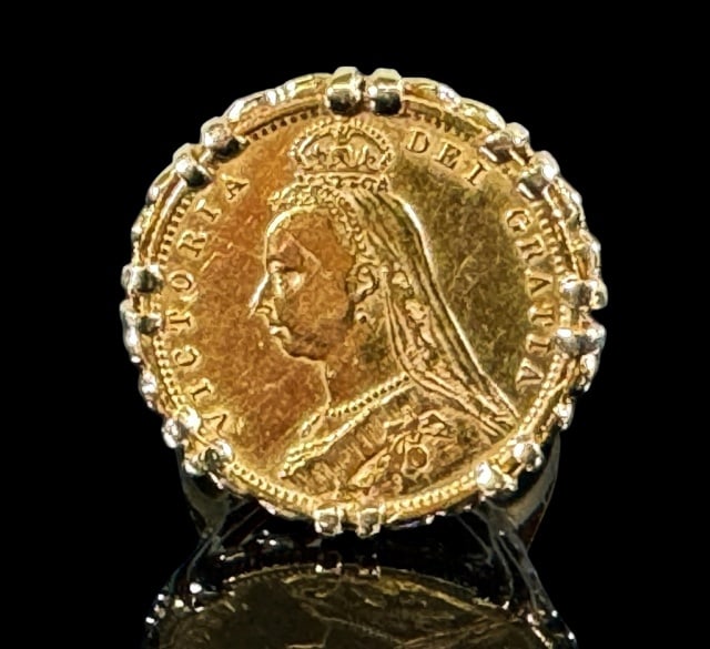 English 9K Gold Ring with Victoria Half Sovereign (1 of 4)