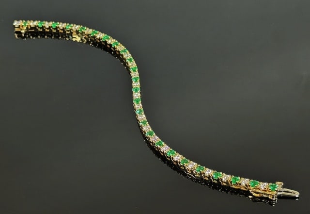 14K Gold Diamond and Emerald Tennis Bracelet: 14K Gold Diamond and Emerald Tennis Bracelet. Crafted of 14K yellow gold set with twenty-five small round emeralds and twenty-five small round diamonds. Bracelet is in good condition, measures: 7.5" L