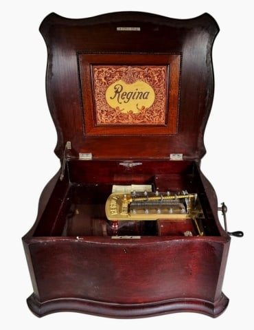 Antique Music Player, Regina with Disks (40pc) (1 of 9)