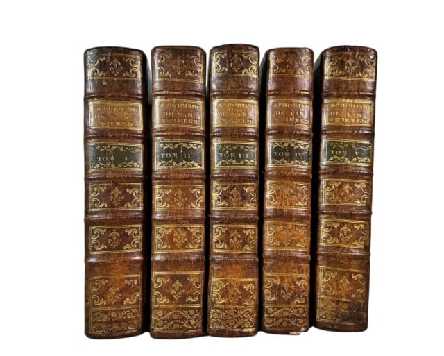 Books, Commentaria, H. Boerhaave Aphorismos (5pc): Collection of Five 18th C. Books: "Commentaria In Hermanni Boerhaave Aphorismos, De Cognoscendis Et Curandis Morbis" by Gerardi Van Swieten. 5 Volumes ( Paris: Guillelmum Cavalier, 1771), Quarto, full