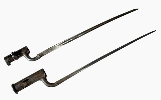 English Socket Bayonets, Brown Bess, Tower (2pc) (1 of 8)
