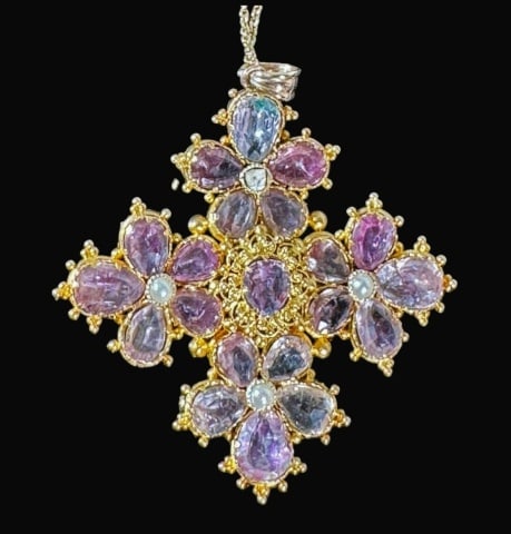 Antique 14K Gold, Color Changing Sapphire Pendant: Antique 14K Gold Necklace, Amethyst and Pearl Pendant, with 14K Gold Chain. Pendant crafted of 14K yellow gold prong set with twenty-one pear cut color changing sapphires with center seed pearl in flo