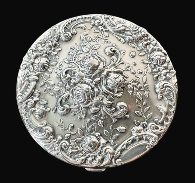 Sterling Silver Repousse Ladies Compact, Gorham (1 of 4)