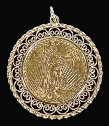1927 St. Gaudens Double Eagle Coin in Setting: 1927 Saint Gaudens $20 Gold Double Eagle Coin Pendant. Gold coin set in 14K gold filigree setting with suspension loop. Good condition, measures: 2" D, assembled weight: 31 dwts, 48.4 g