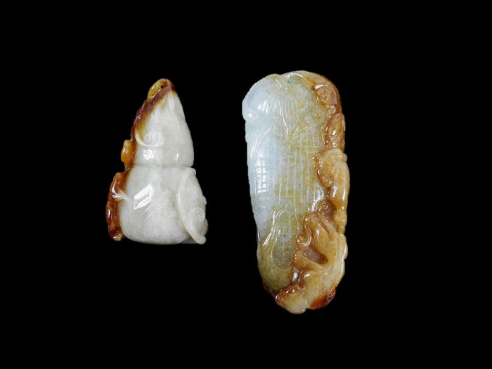 Two Jade Ornaments: One green and white carving of an ear of corn surmounted by chilong, coins and bats. Smooth glossy surface with incised details. 2.5"L Together with a small gourd in light greenish-white jade surmount