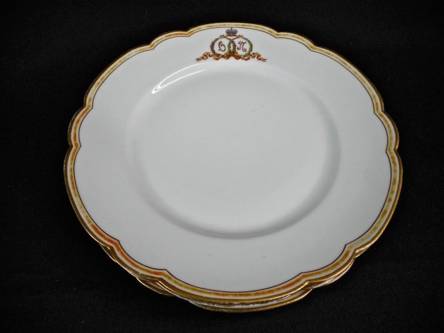 Imperial Russian Wedding Plates, Circa 1901: Three Imperial Russian porcelain plates commissioned for the wedding of Grand Duchess Olga Alexandrovna (younger sister of Tsar Nicholas II) and Duke Peter Alexandrovich of Oldenburg. White porcelain 