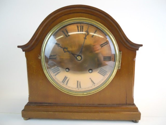 English Chiming Mantel Clock (1 of 4)