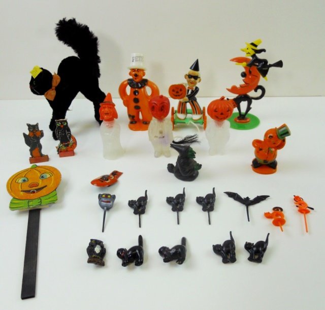Vintage Halloween Party Decorations (28): Twenty-eight vintage Halloween party decorations, circa 1920's - 1950's. Includes: twelve assorted cake decorations in the form of cats, bats, witches and owls. Vintage German cat and owl game pieces.