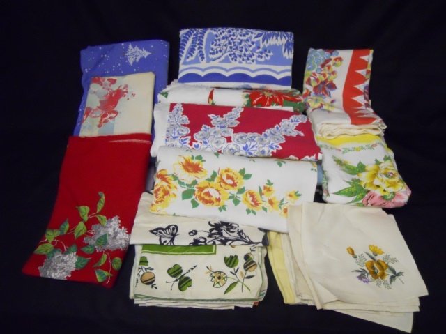 Vintage Linen Tablecloths, Towels and Napkins (1 of 1)