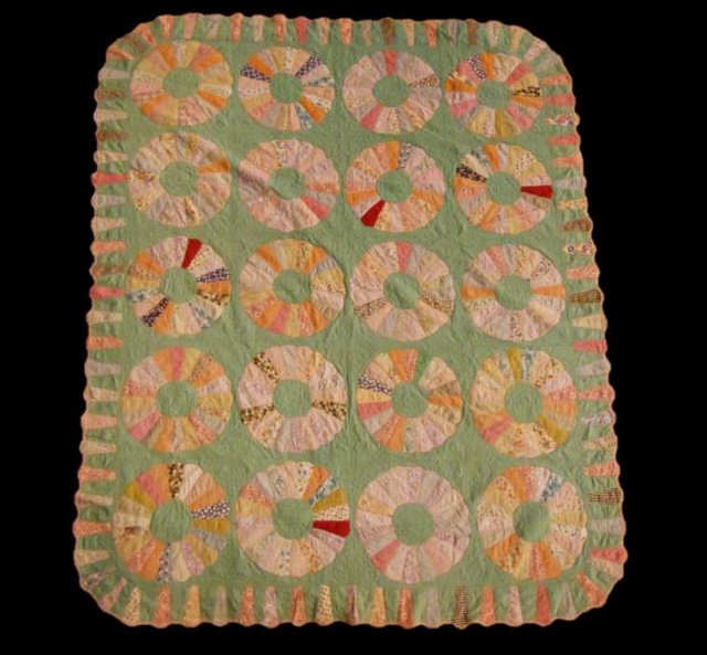 Vintage Dresden Plate Pattern Quilt (1 of 7)