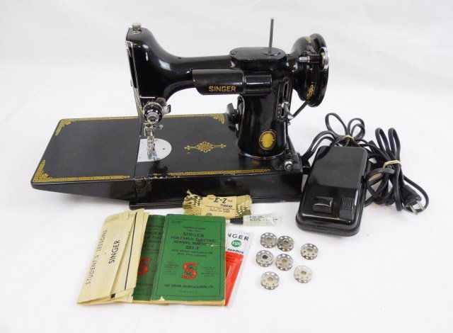 Vintage Singer Featherweight Sewing Machine, 221-1 (1 of 2)