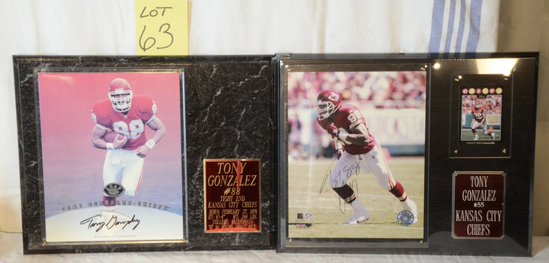 Tony Gonzalez Kansas City Chiefs Leaf 97 & Topps: Tony Gonzalez, Kansas City Chiefs Authentic Signature Leaf 97 This is a plaque which measures 15" x 11.75 and includes a metal placque and an 8x10 Leaf 97 full color photo with authentic signaure. Als