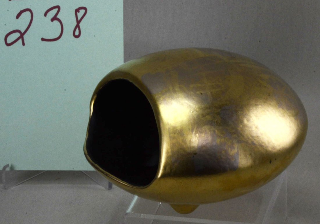 Sascha Brastoff Gold Samba Ashtray Mid Century: Sascha Brastoff Gold with black interior and abstract designs in gold exterior. Excellent condition great shape as a decorative piece. It is approximately 5.5\" diameter - signed as shown.