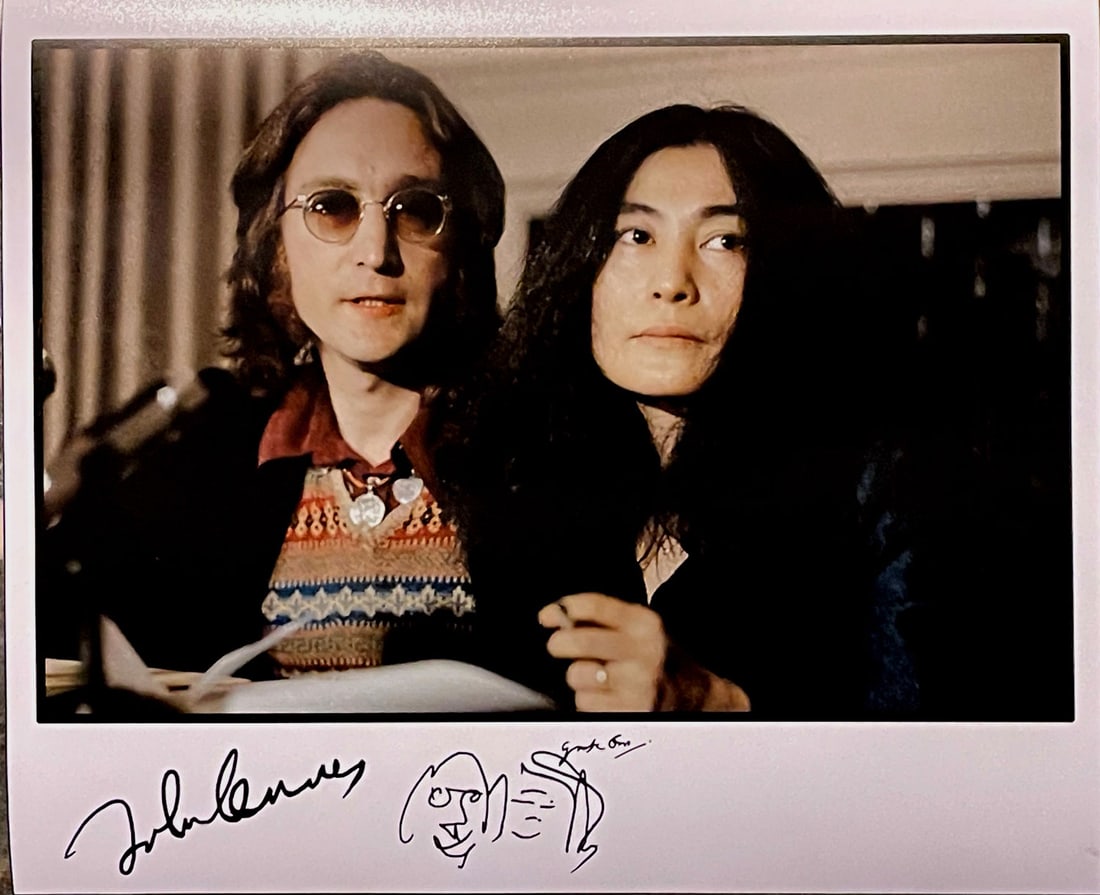JOHN LENNON AND YOKO ONE SIGNED PHOTORGAPH (1 of 2)