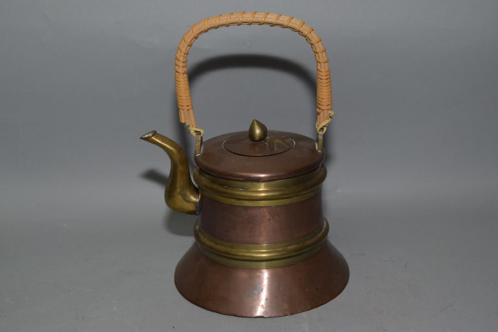 19-20th C. Chinese Guangdong Copper Water Pot: 19-20th C. Chinese guangdong copper water pot. 9in.