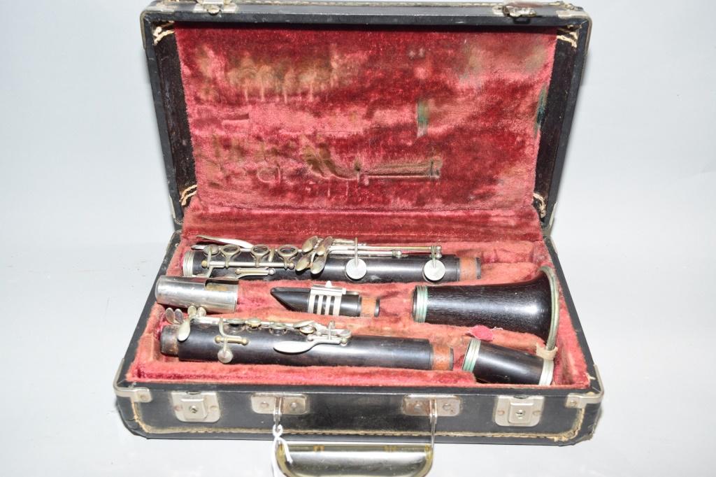 Antique Martin Busine Clarinet in Case (1 of 4)