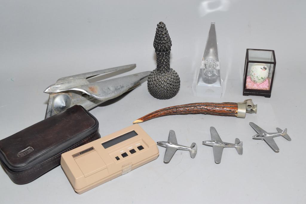 Group of Small Table Decors and Objects (1 of 5)