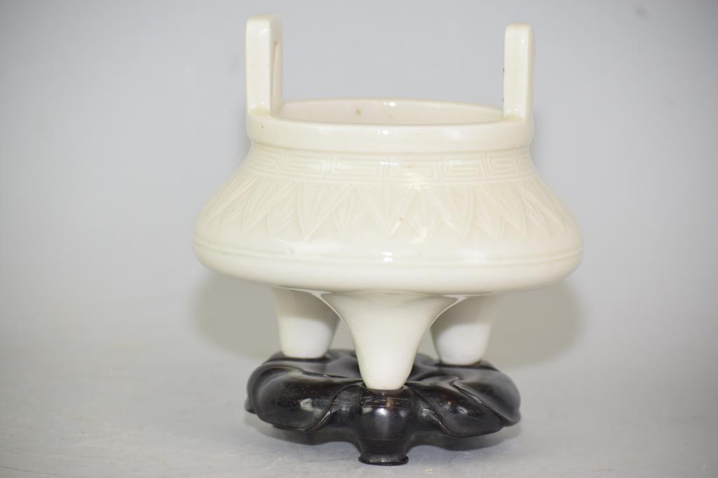 Mid-Qing Chinese Blanc de Chine Three-Foot Censer (1 of 8)