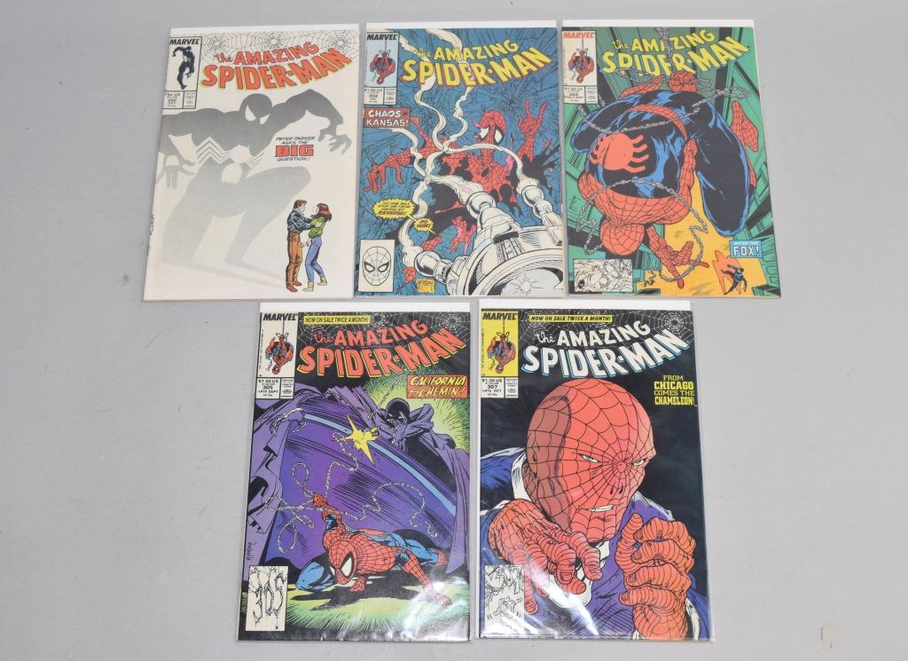 Lot of 5 Vintage Marvel Comic Books SPIDERMAN (1 of 3)