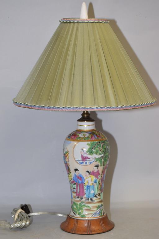 Qing Chinese Famille Rose Medallion Porcelain Vase Lamp (1 of 4)