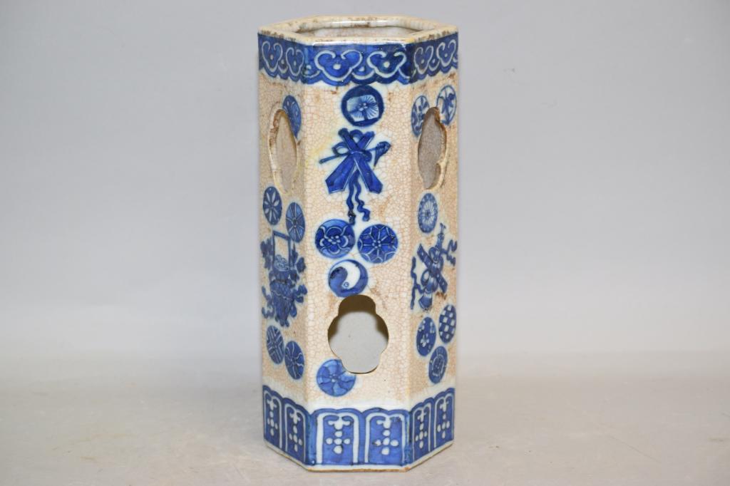 19th C. Chinese Porcelain Ge Glaze/B&W Hat Stand (1 of 6)