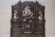 Qing Chinese Mother-of-Pearl Inlay Hongmu Floor Screen