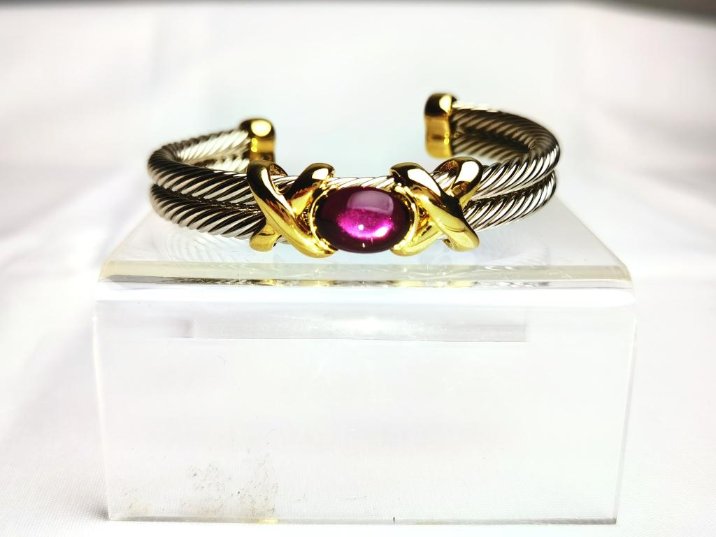 Costume Bangle Bracelet (1 of 2)