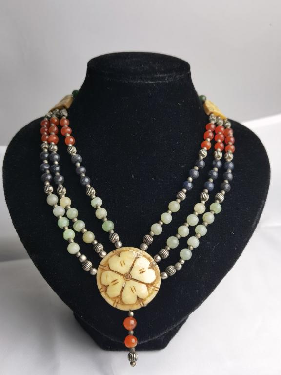 Agate/Jade Bead Necklace (1 of 1)
