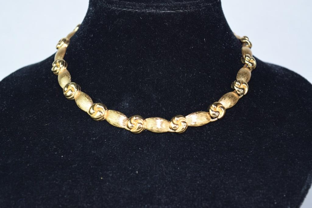 Vintage Monet Costume Gold Tone Necklace: Vintage Monet Costume Gold Tone Necklace