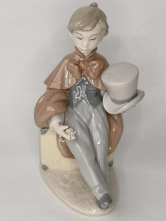 Lladro Boy Holding Hat Figurine (1 of 6)
