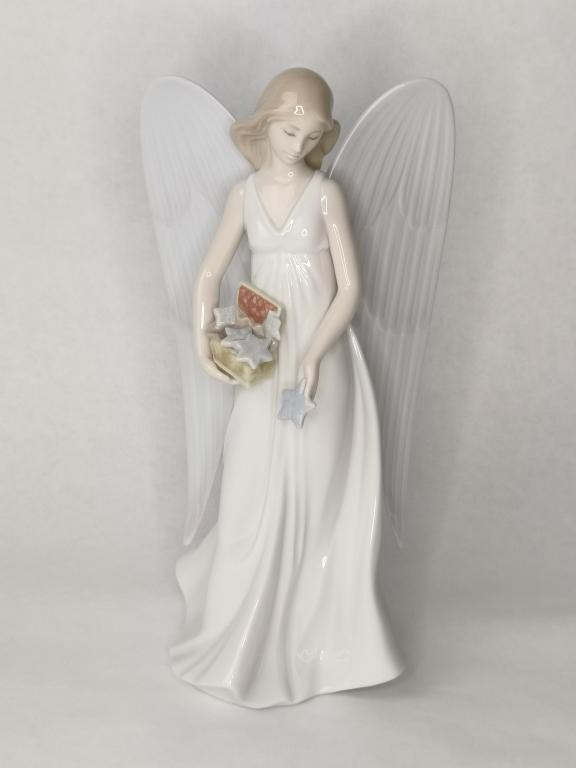 Lladro #1008534 "Angelic Stars" Tree Topper: Lladro #1008534 "Angelic Stars" Tree Topper, 8.5in.