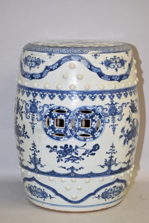 18th C. Chinese Porcelain B&W Floral Garden Seat: 18th C. Chinese Porcelain B&W Floral Garden Seat, 18in