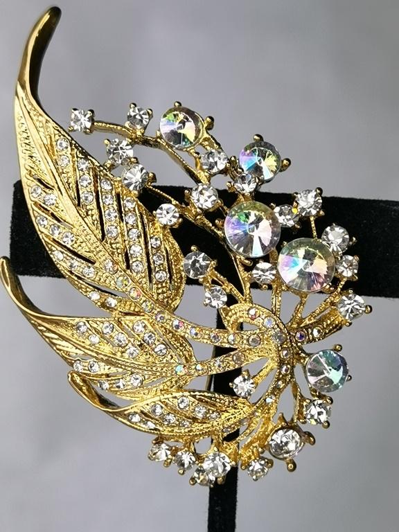 Vintage Costume Gold Tone Rhinestone Brooch (1 of 1)
