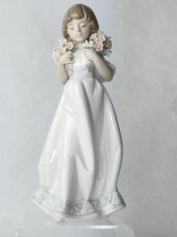 Lladro #7603 "Spring Bouquet" Figurine (1 of 3)