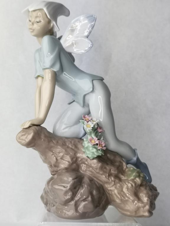 Lladro #7690 "Prince of the Elves" Figurine: Lladro #7690 "Prince of the Elves" Figurine, 9in