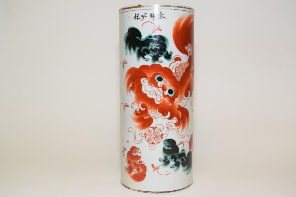 19th C. Chinese Porcelain Iron Red Lions Hat Stand (1 of 7)