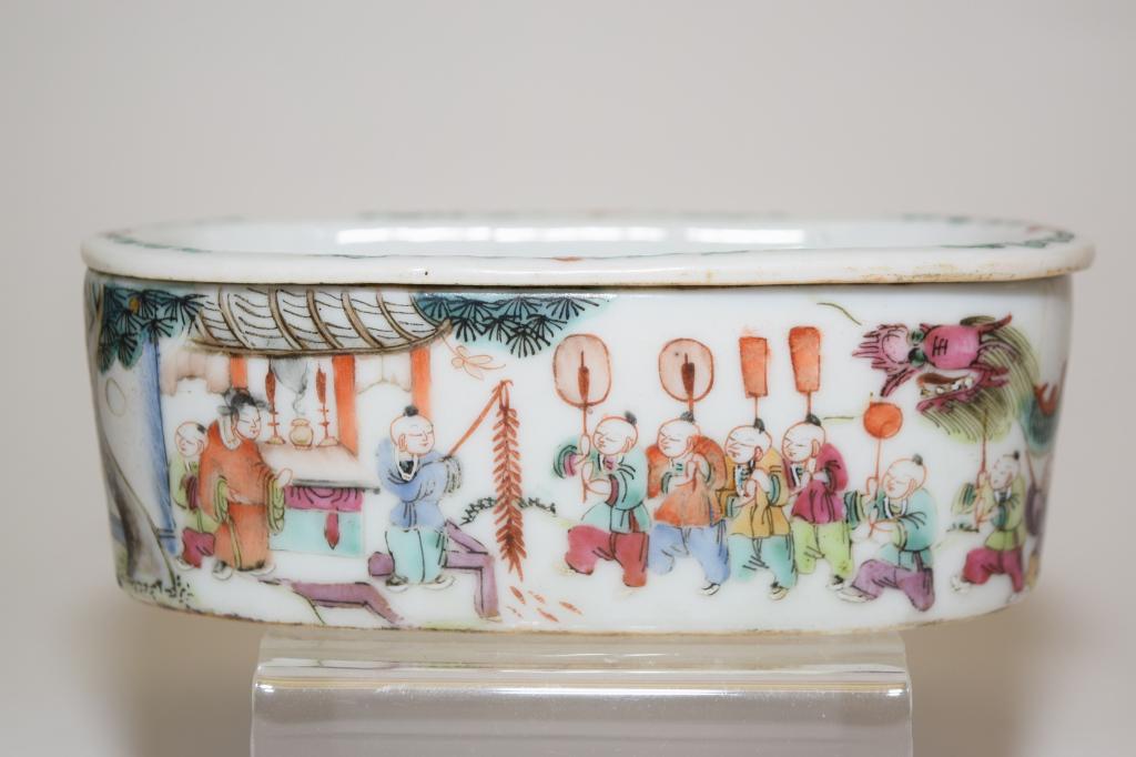 18-19th C. Chinese Porcelain Famille Rose Cricket Box (1 of 8)