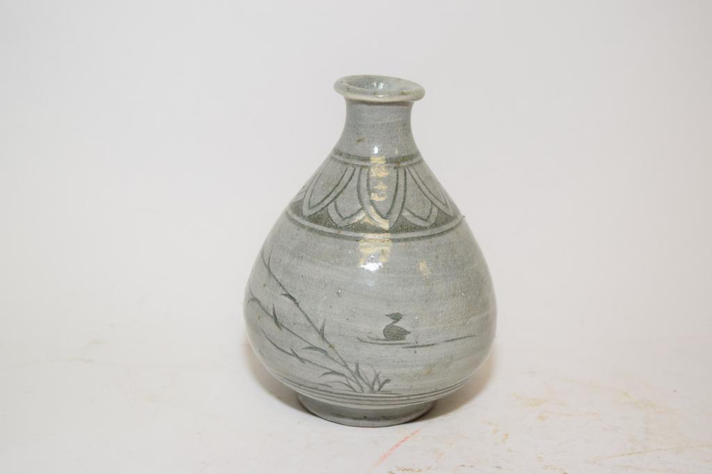 Korean Porcelain Celadon Vase: Korean porcelain celadon vase, 5.5in