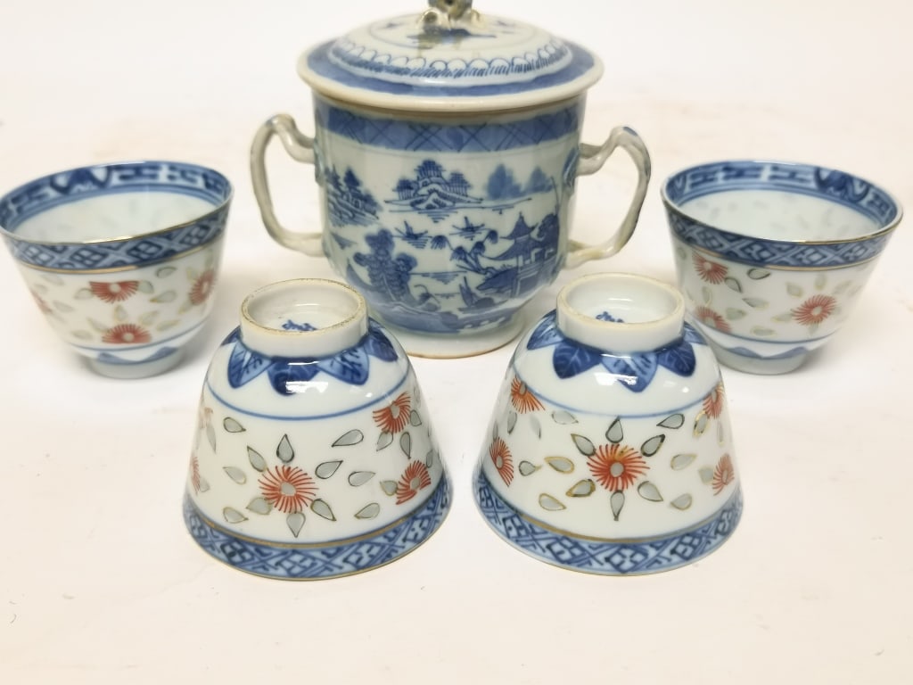 Group of 19th C. Chinese Porcelain B&W Tea Wares: Group of 19th C. Chinese export porcelain blue and white tea wares, 5in & 5.25in