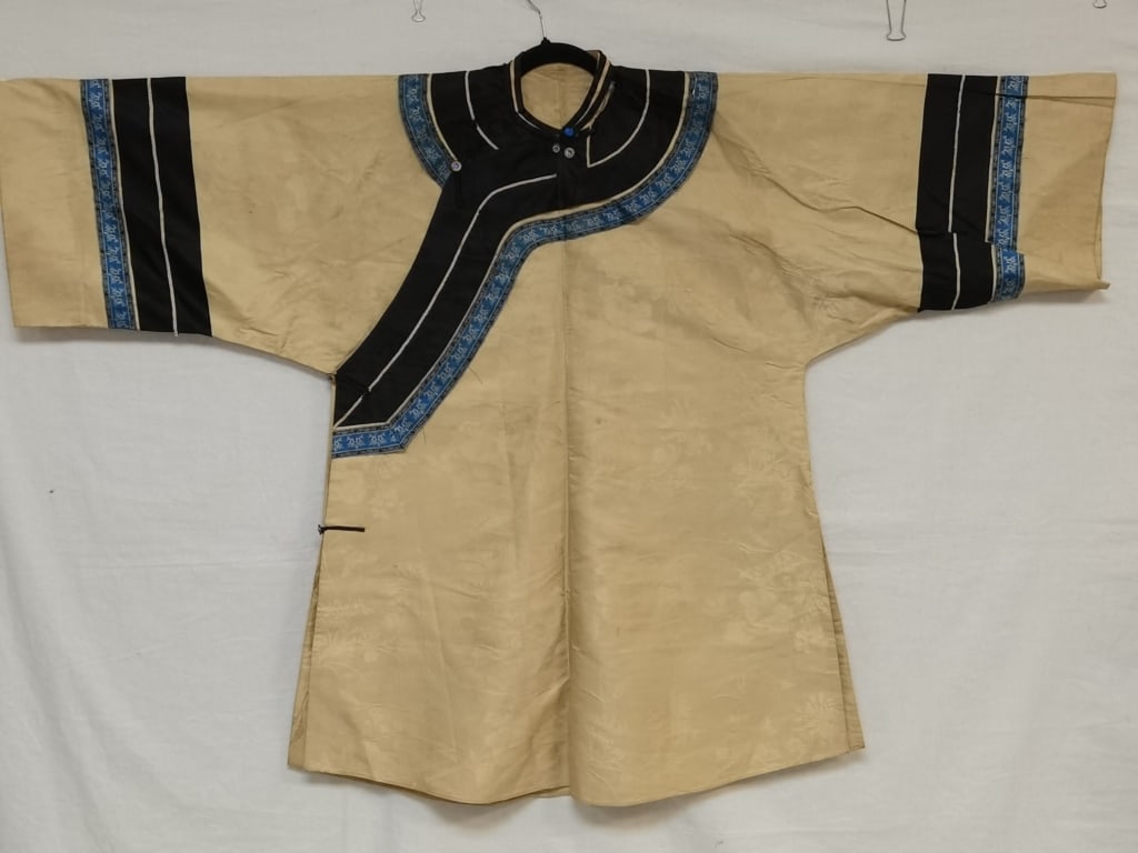 Qing Chinese Embroidered Woman's Robe on Beige Silk: Qing Chinese embroidered woman's robe on beige silk with floral ground, 37.5in