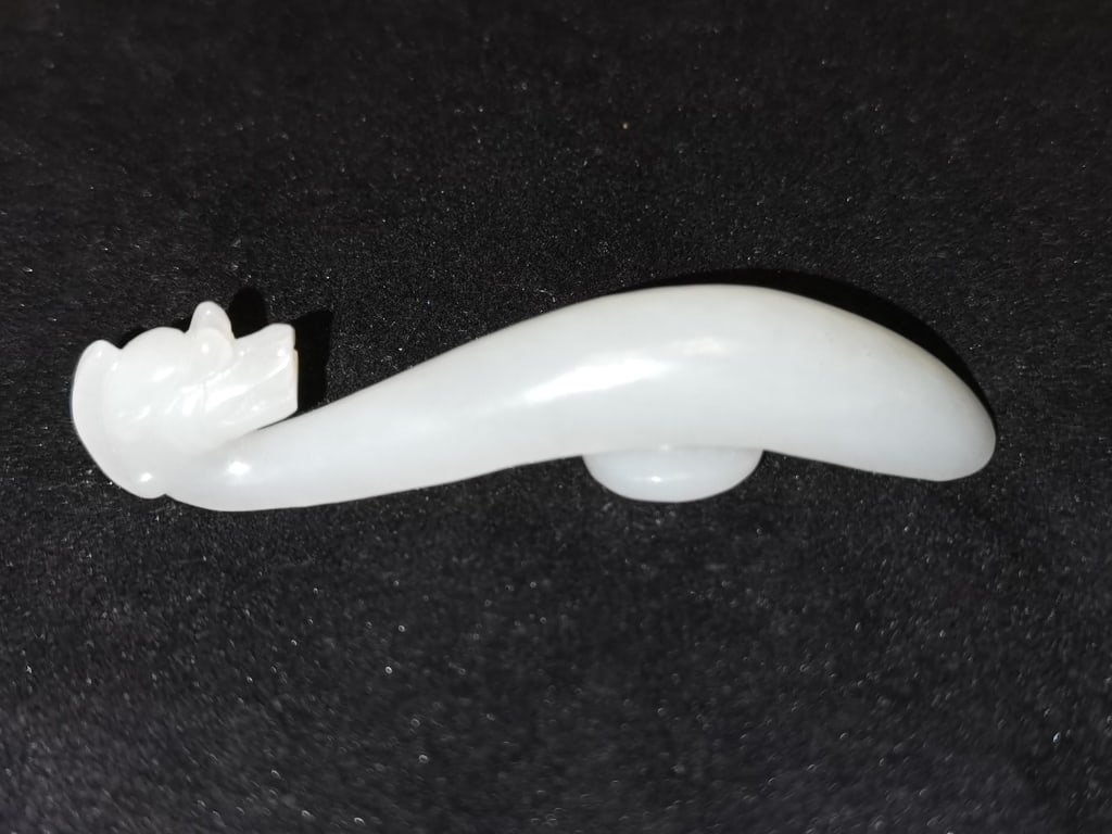 Qing Chinese Jade Carved Belt Buckle (1 of 4)