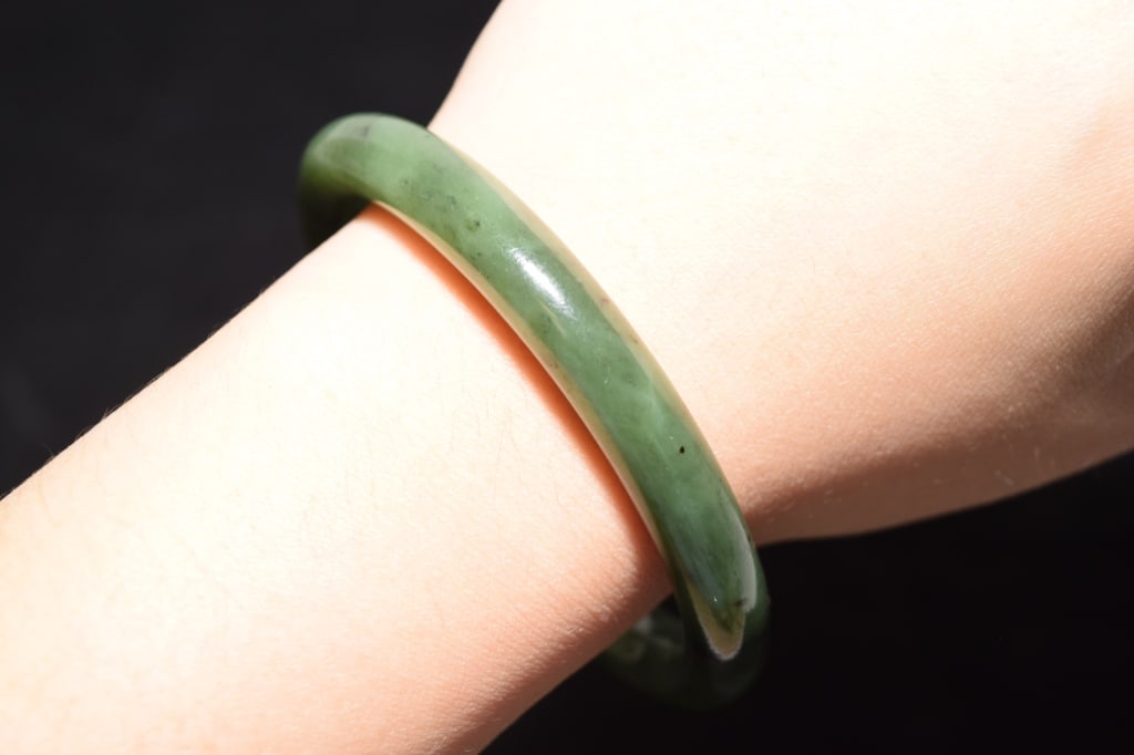 Chinese Spinach Jade Bangle Bracelet (1 of 3)