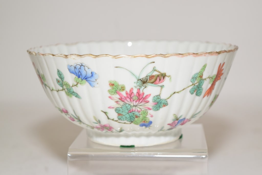 19th C. Chinese Porcelain Lobed Famille Rose Bowl, Tongzhi Mark (1 of 5)